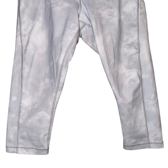 ATHLETA Ultimate Stash Pocket Printed Capri White Gray Grey Size 1X - Picture 7 of 16